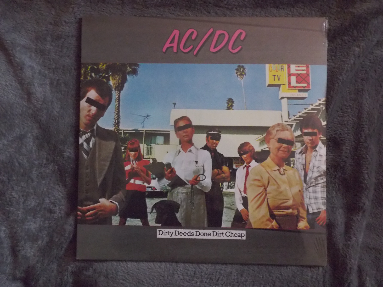 AC/DC – Dirty Deeds Done Dirt Cheap (Columbia Records, LP)