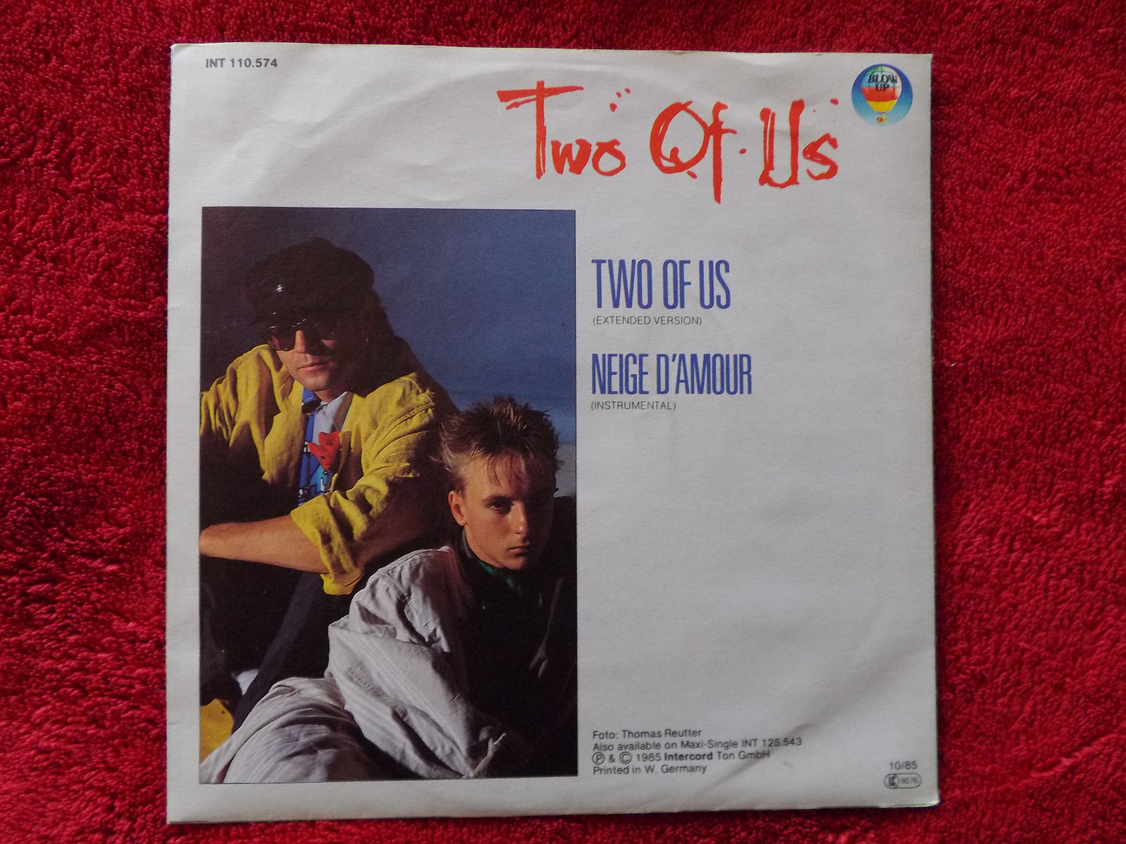Two of us – Two of us / Neige d’amour – rote Vinyl-Single, Bild 2