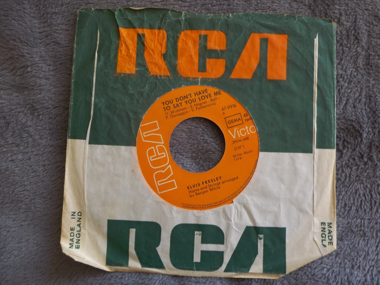 Elvis Presley – You don´t have to say you love me / Patch it up | RCA Records 47-9916, Bild 2