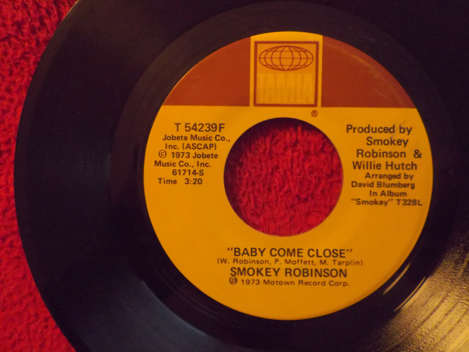 Smokey Robinson – Baby Come Close / A Silent Partner in a Three-Way Love Affair (Tamla, T 54239 F, US 1973)
