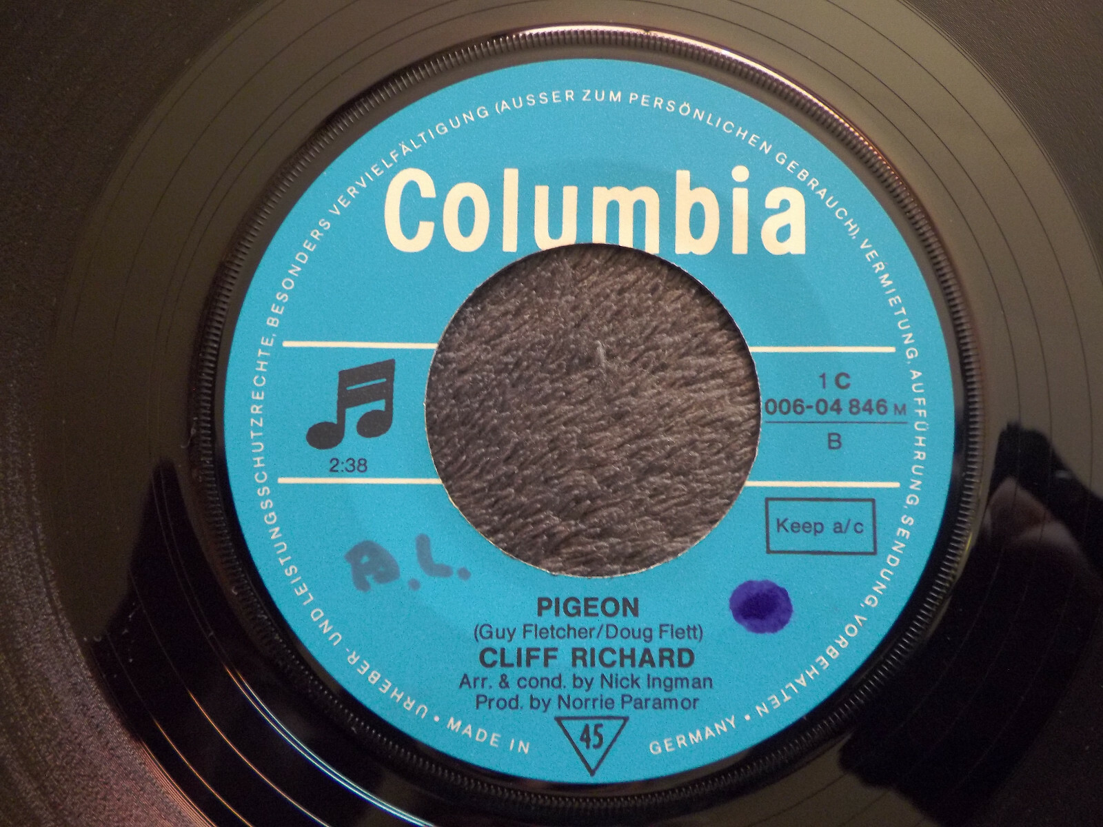 Cliff Richard – Flying Machine / Pigeon | Columbia 7″-Single, Bild 3