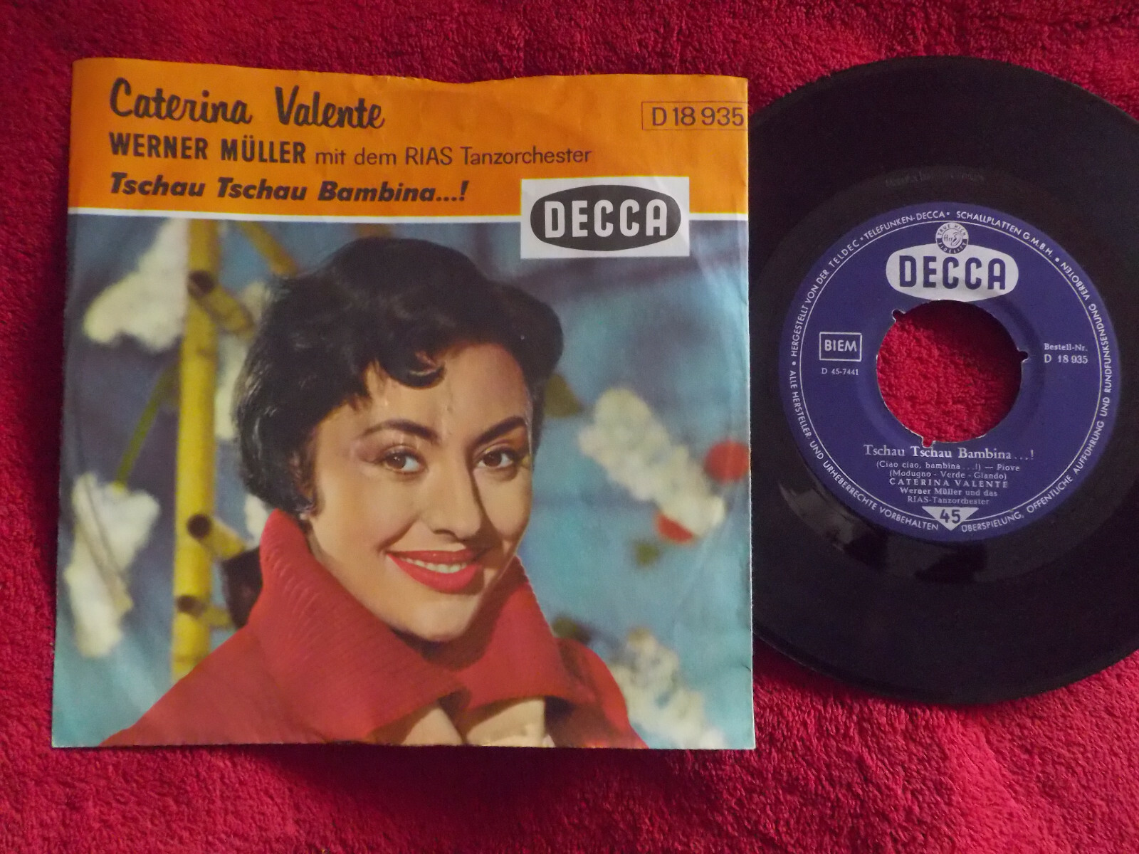 Caterina Valente – Tschau tschau Bambina / Liebe kommt und Liebe geht (Decca, D 18 935)
