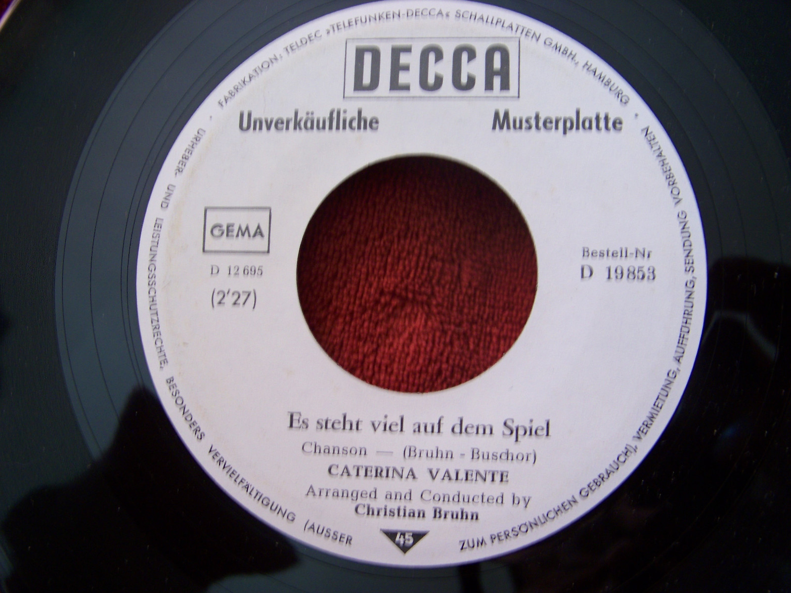Caterina Valente – Auch der schönste Tag geht mal zu Ende / Es steht viel auf dem Spiel (Decca Records, D 19853), Bild 2