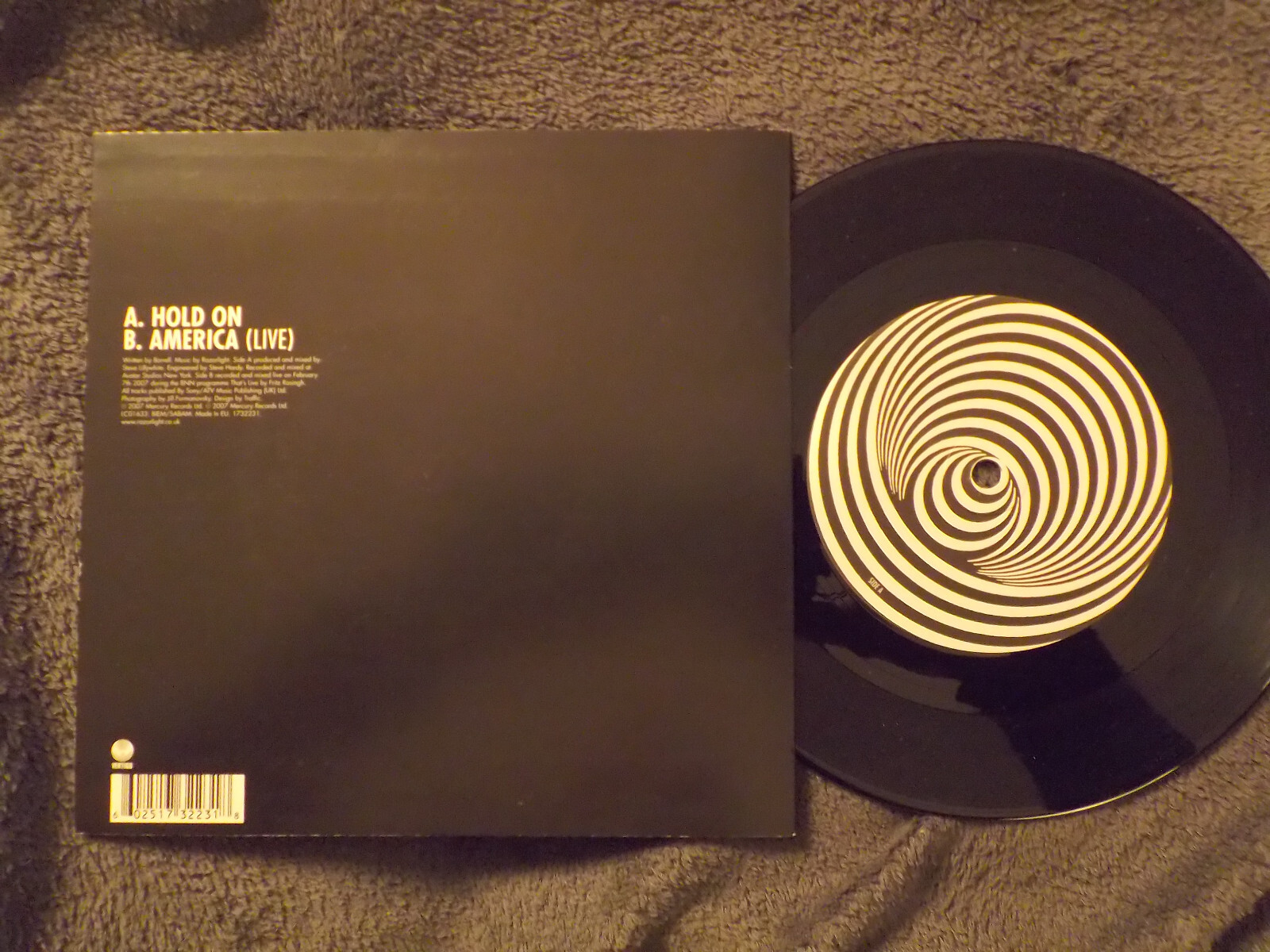 Razorlight – Hold on / America (Live) | EU 7-Inch-Single, Bild 2