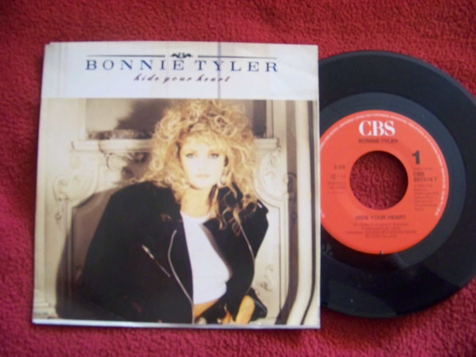 Bonnie Tyler – Hide your heart / I´m not foolin´ (CBS Records, 651516 7)