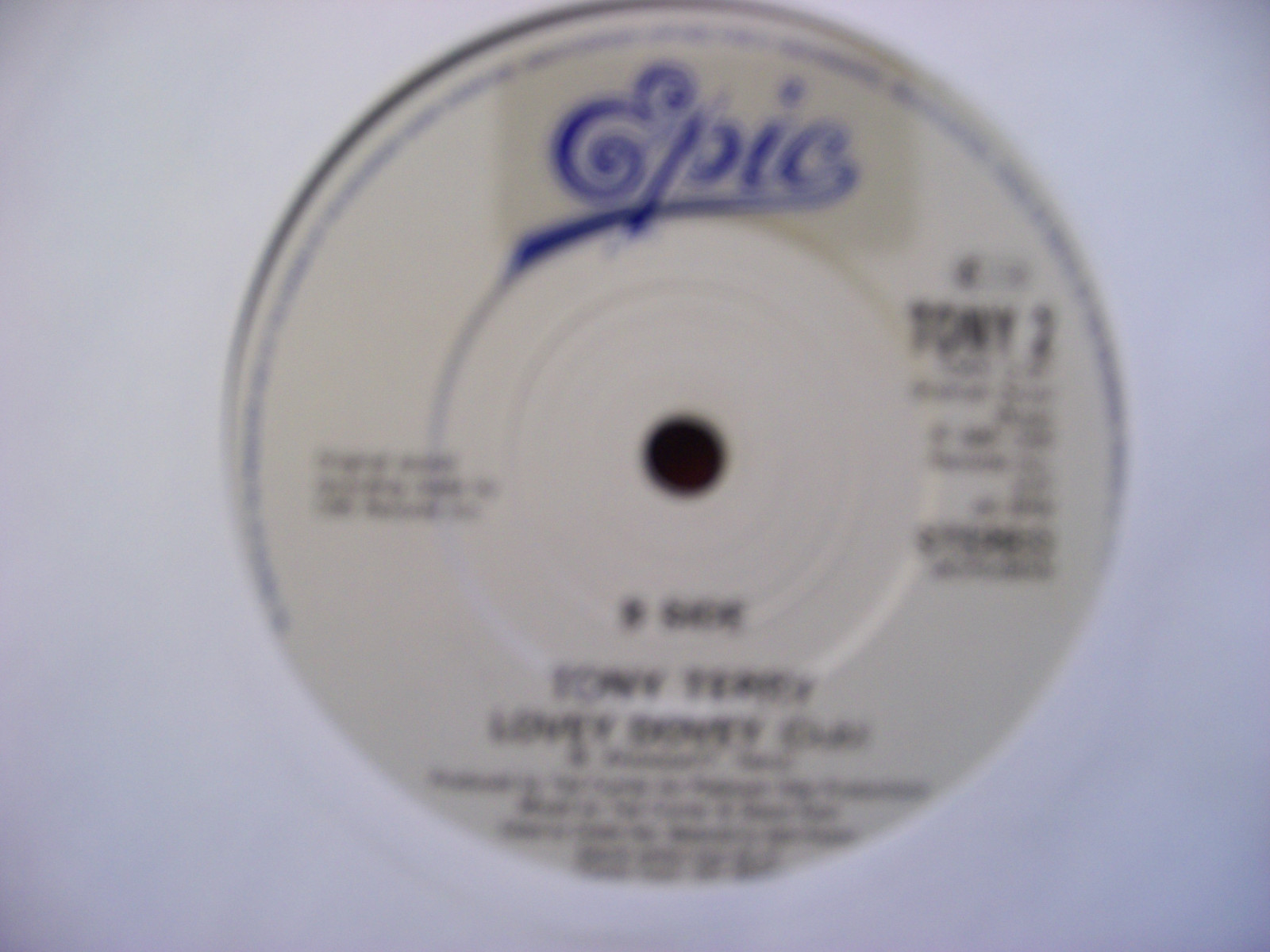 Tony Terry – Lovey Dovey (Remix) / Lovey Dovey (Dub) · Epic · 7″ Single, Bild 2