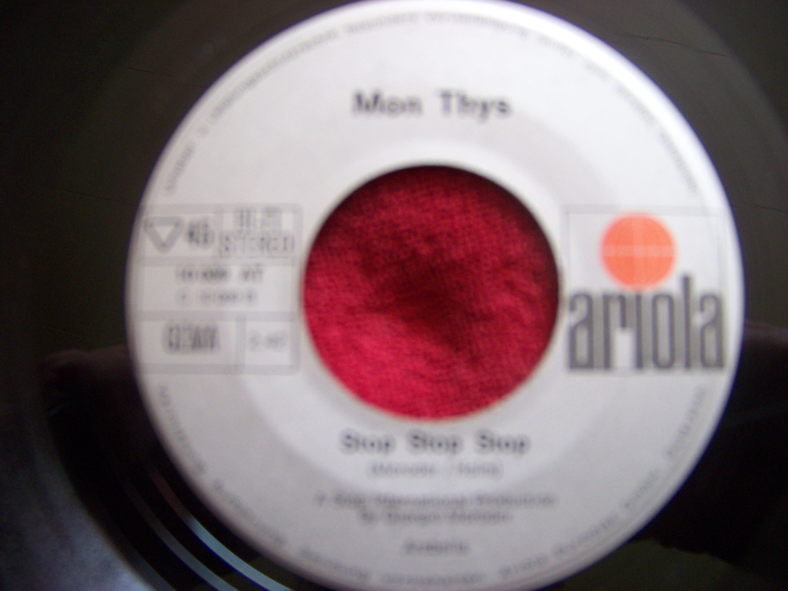 Mon Thys – Hot love / Stop stop stop | Ariola 10 089 AT, Bild 2