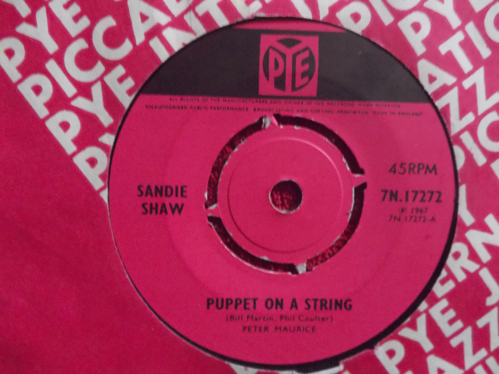 Sandie Shaw – Puppet on a string / Tell the boys | Pye Records 7N.17272, Bild 2