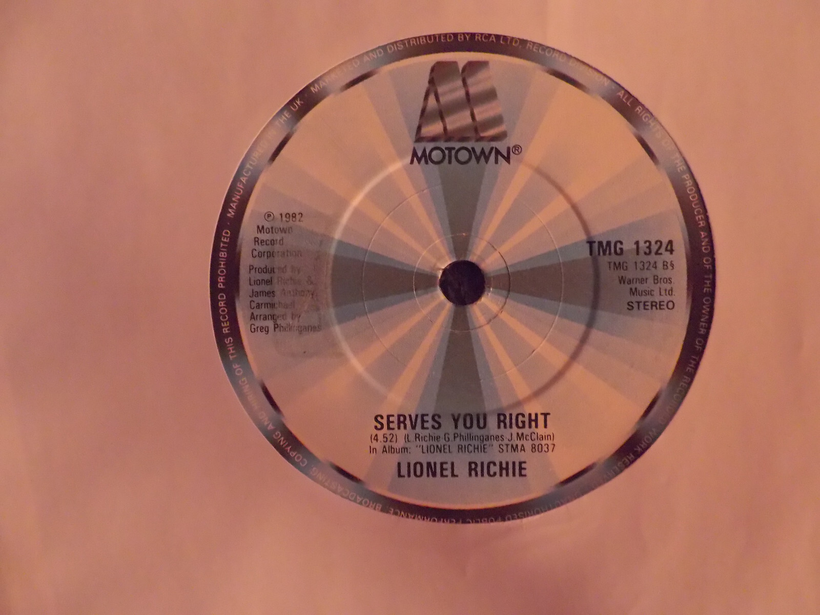 Lionel Richie – Running with the Night / Serves You Right (Motown, TMG 1324), Bild 2