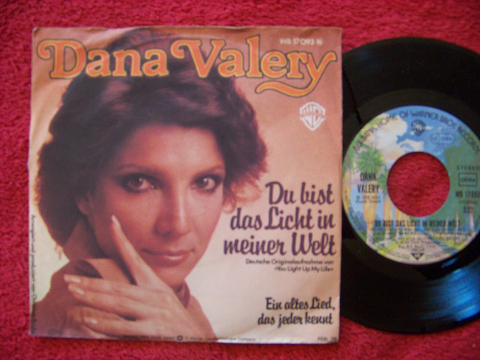 Dana Valery – Du bist das Licht in meiner Welt / Ein altes Lied, das jeder kennt | Warner Bros. Records