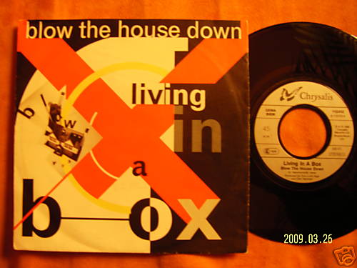 Living in a box – Blow the house down / Dance the mayonnaise – 7″ Single