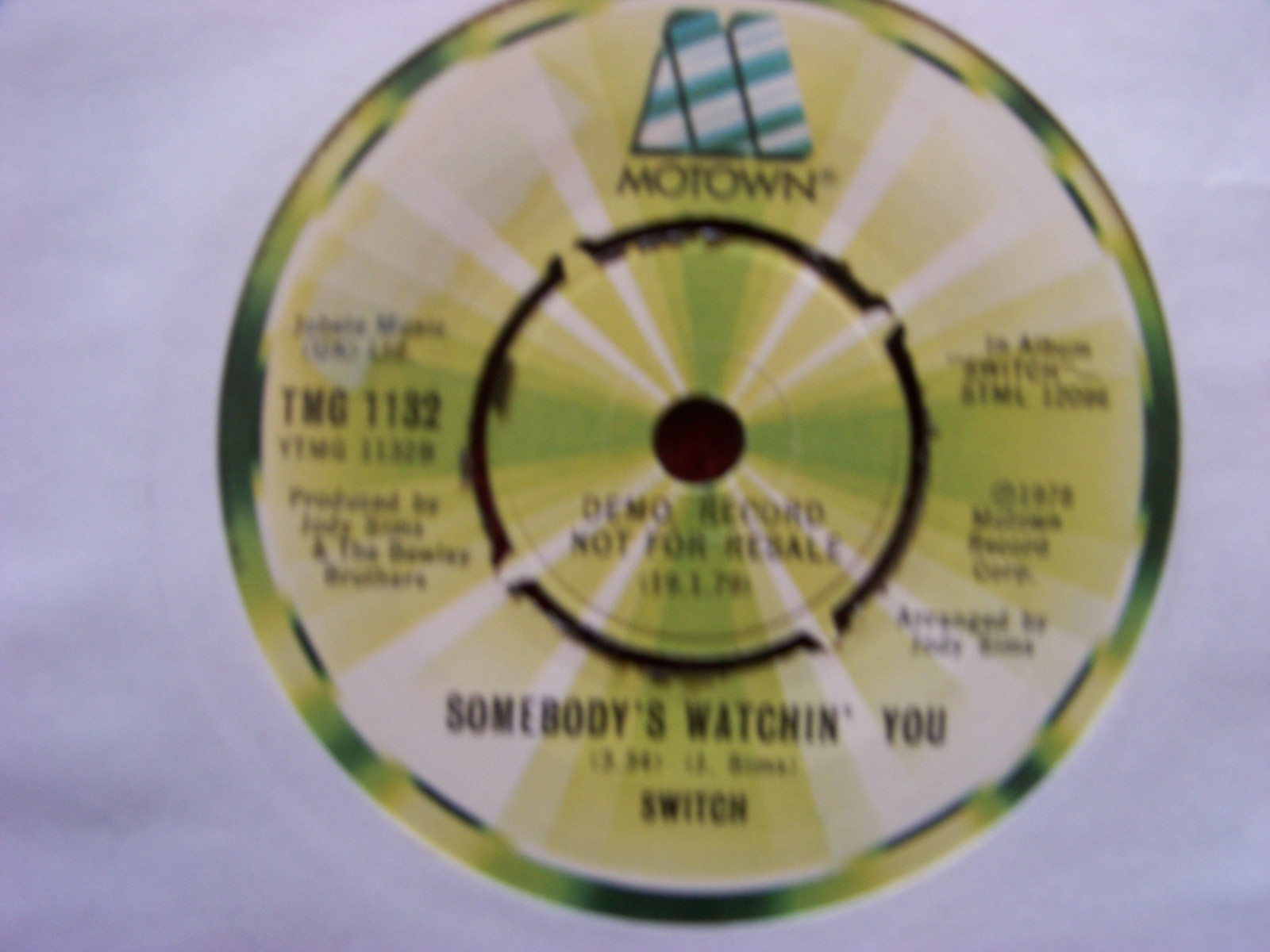 Switch – We like to party... / Somebody´s watchin´ you (7″-Single), Bild 2