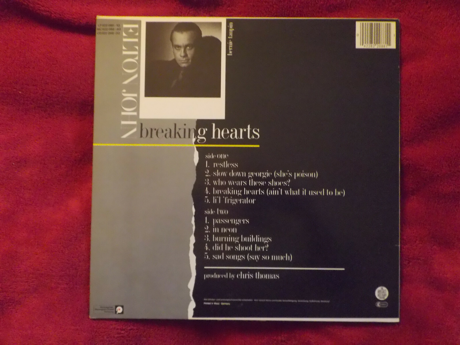 Elton John – Breaking Hearts | LP, Rocket Record Company 822 088-1, Bild 2