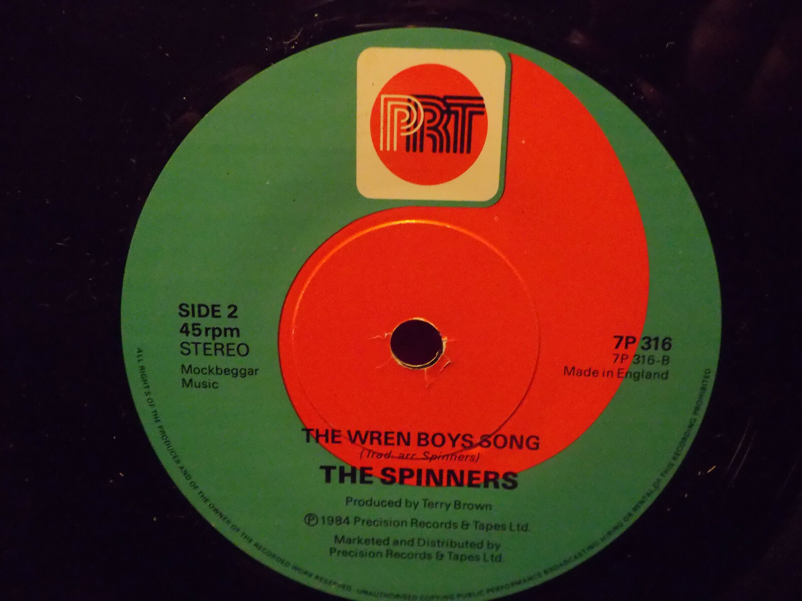The Spinners – The wind is blowing / The wren boys song (7"-Single), Bild 2
