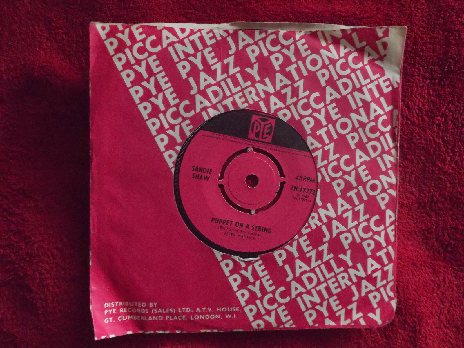 Sandie Shaw – Puppet on a string / Tell the boys | Pye Records 7N.17272
