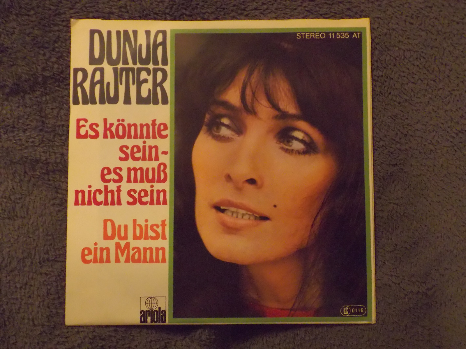 Dunja Rajter – Es könnte sein, es muß nicht sein / Du bist ein Mann (7″-Single), Bild 2