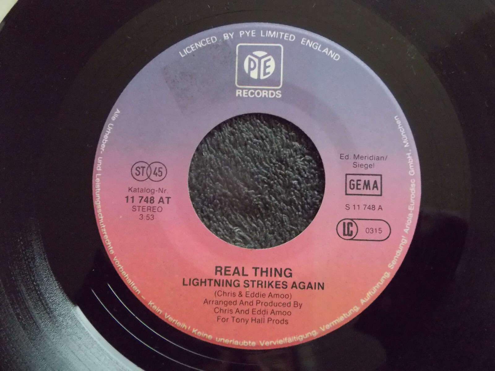 Real Thing – Lightning strikes again / Dance with me (Pye Records, 7″-Single), Bild 2