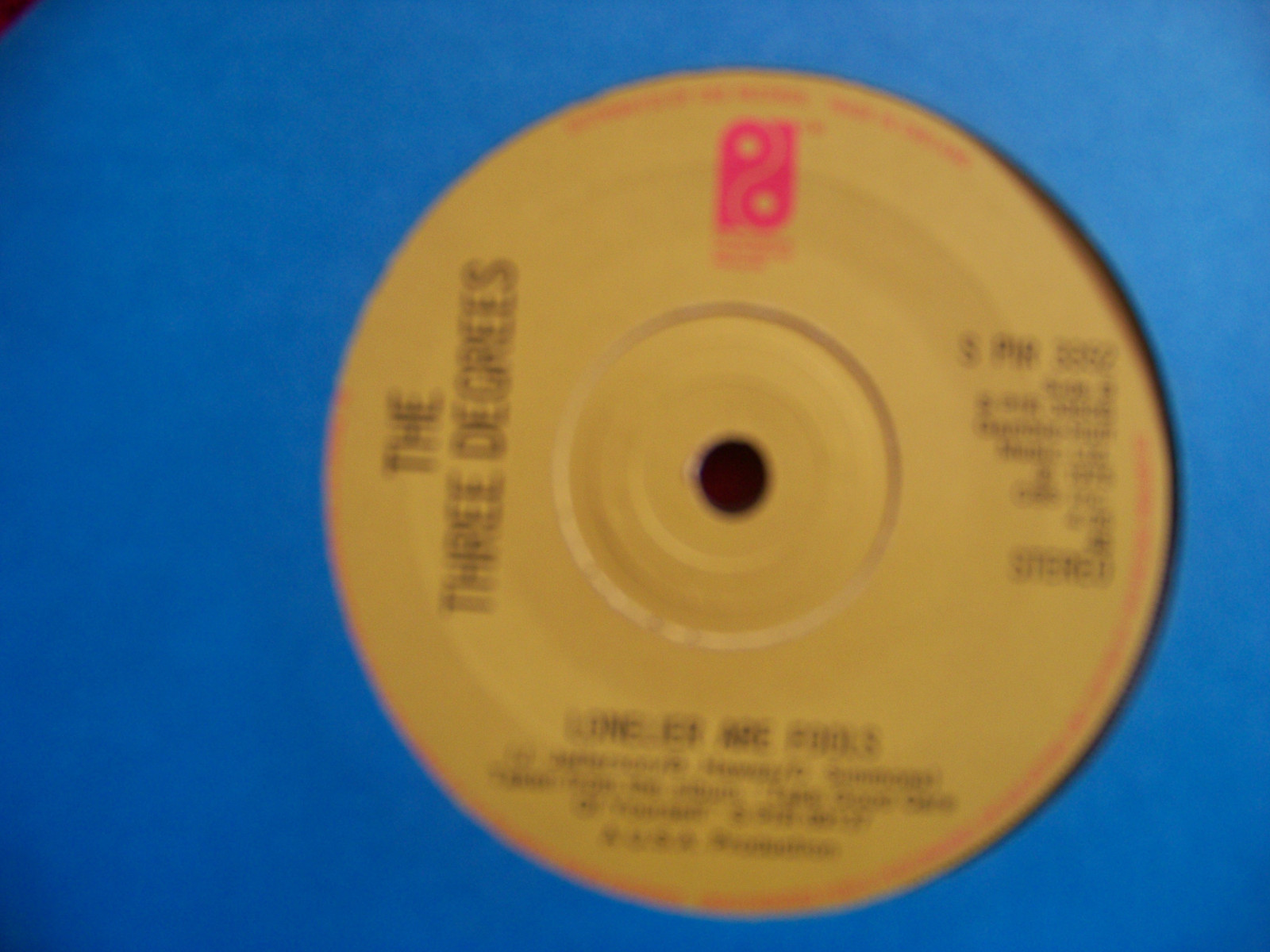 The Three Degrees – Long Lost Lover / Lonelier Are Fools (UK, 1975), Bild 2