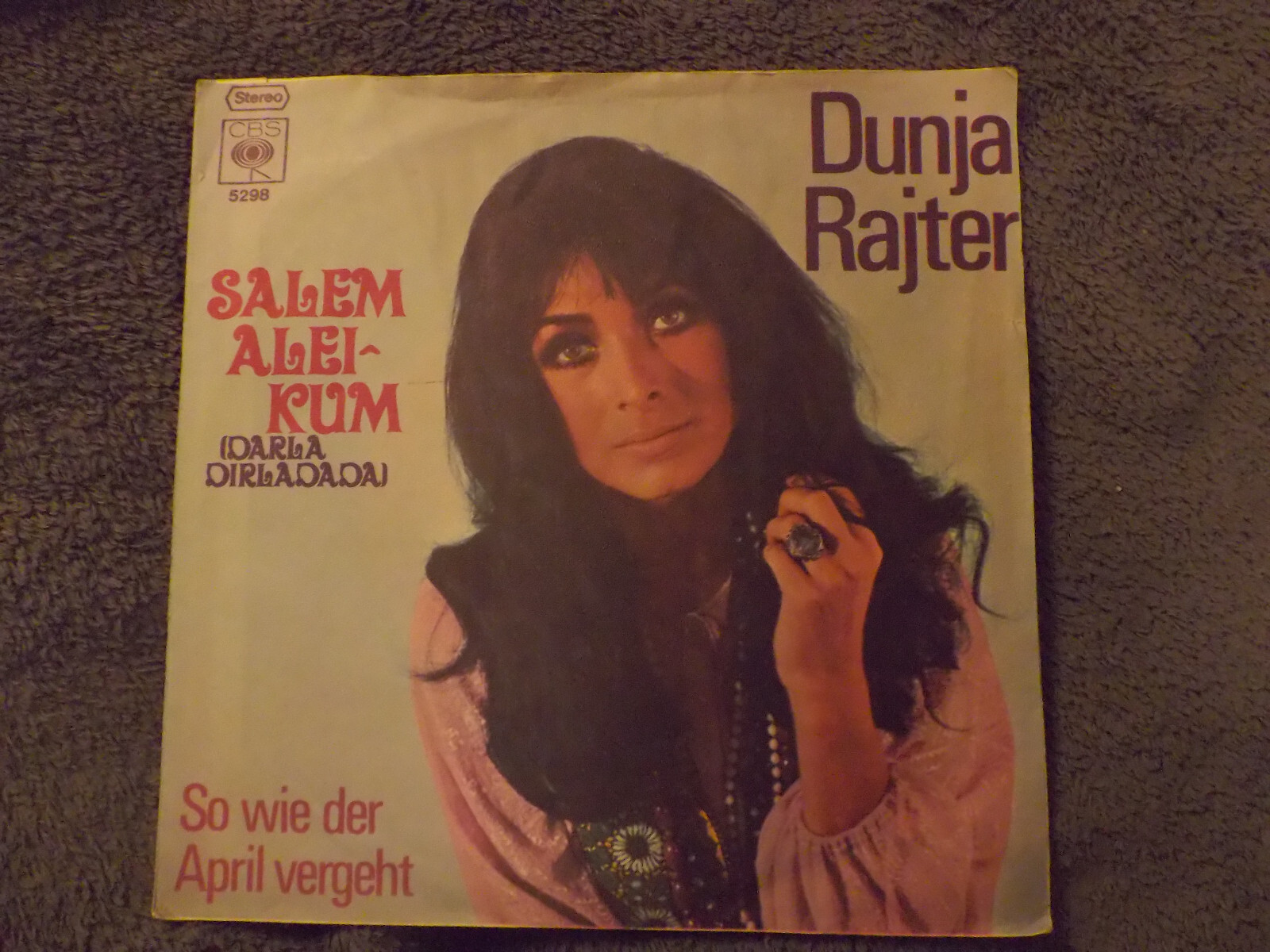Dunja Rajter – Salem Aleikum / So wie der April geht (Single, CBS Records 5298, Deutschland 1970), Bild 2