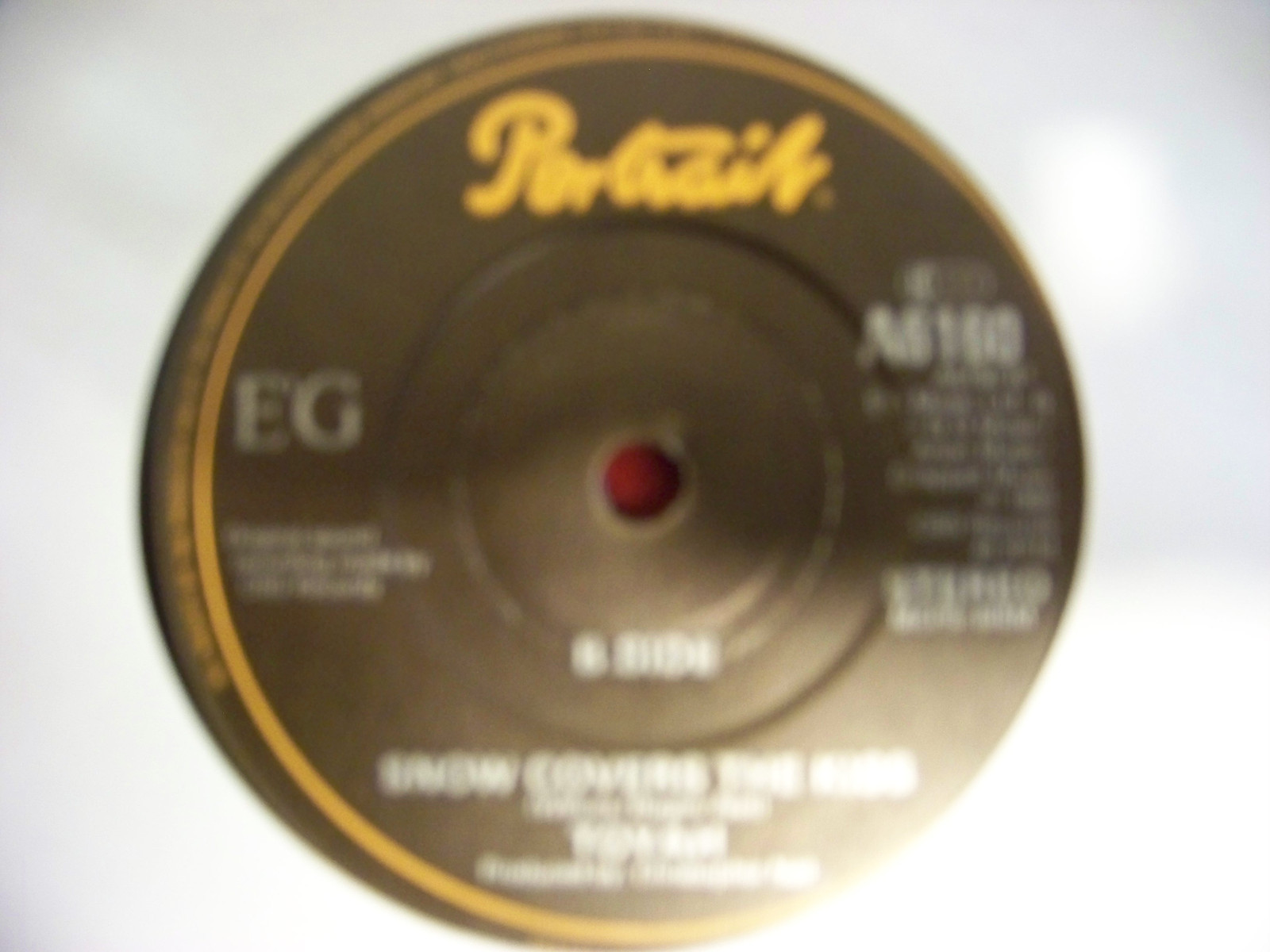 Toyah – Don´t fall in love (I said) / Snow covers the kiss | Portrait Records, A 6160 (Single, 1985), Bild 2