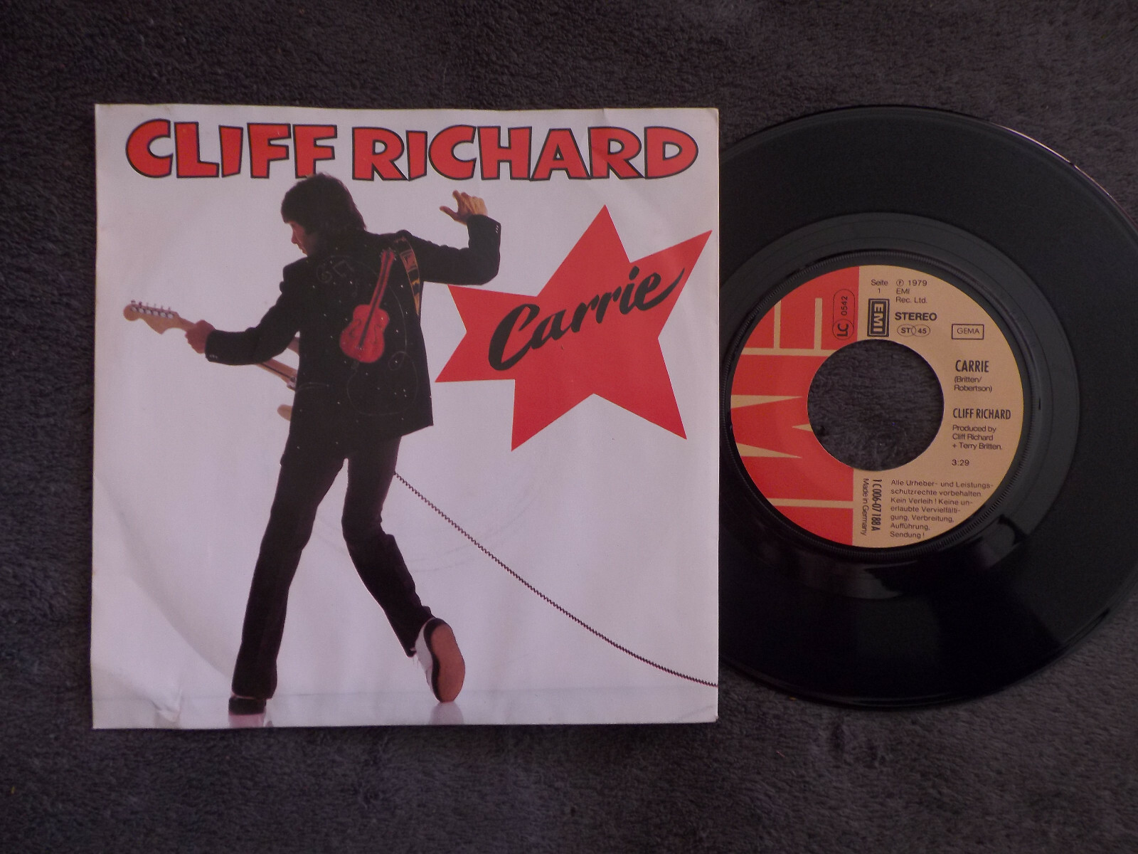 Cliff Richard – Carrie / Moving In | EMI Records · 1979