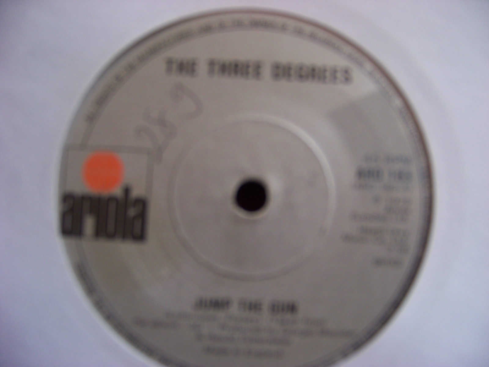 The Three Degrees – Jump the Gun / Falling in Love Again | Ariola 7″ Single