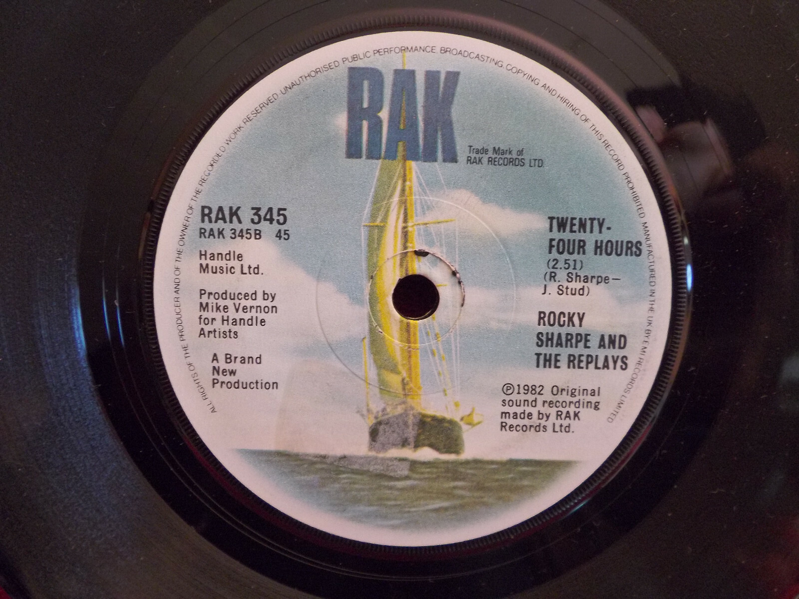 Rocky Sharpe & the Replays – Clap your hands / Twenty-four hours (RAK 345, 1982), Bild 2