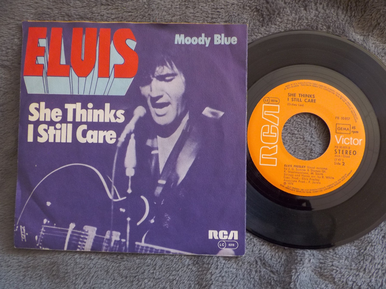 Elvis Presley – Moody blue / She thinks I still care | RCA Victor | Single, Bild 2